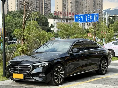 一手准新奔驰E300L：2.6万公里，豪华座驾，商务精英之选