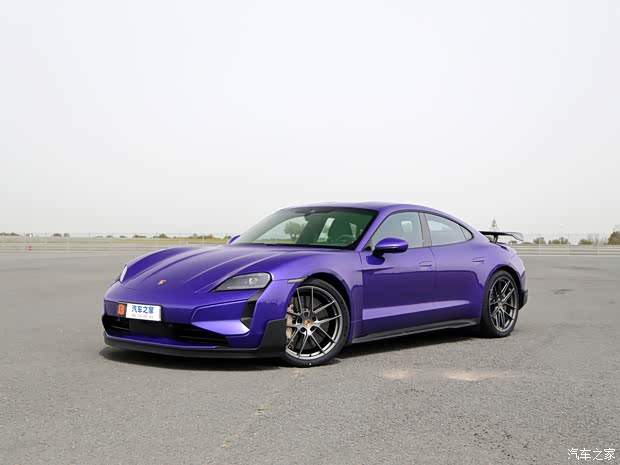 售91.80万起/配置有升级 选装价格有调整 2026款保时捷Taycan上市