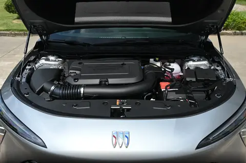 回归驾驶本质，20万级美系B级车动力测评，“纯油”2.0T还香吗？